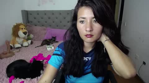 catalinahounn online show from 11/18/25, 06:56