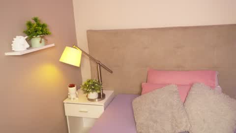 Caterine Zapata  online show from 12/14/24, 04:09