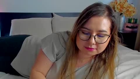 Snapshot of caterinnakat chatting on 12/13/24, 01:44 Kat online show from 12/13/24, 01:44