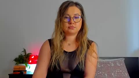 Snapshot of caterinnakat chatting on 02/05/25, 10:30 Kat online show from 02/05/25, 10:30