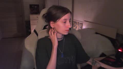 Snapshot of cath_dysphoria_ chatting on 07/18/26, 08:34 CATH online show from 07/18/26, 08:34