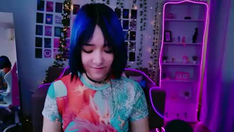 Snapshot of catharinejones chatting on 07/25/26, 10:02 KettieHi My name is Katie I love drawing and I can play the guitar. And love dancing online show from 07/25/26, 10:02