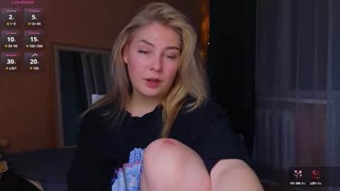 Snapshot of catherine_river chatting on 10/16/25, 01:12 Catherine online show from 10/16/25, 01:12