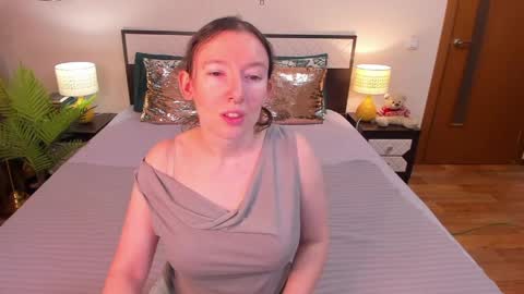 Snapshot of catherinewalls chatting on 05/09/26, 04:17 Catrin online show from 05/09/26, 04:17