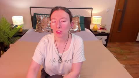 Snapshot of catherinewalls chatting on 05/12/26, 04:53 Catrin online show from 05/12/26, 04:53