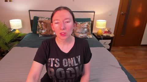 Catrin online show from 06/06/26, 01:54