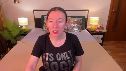 Snapshot of catherinewalls chatting on 07/08/26, 05:34 Catrin online show from 07/08/26, 05:34