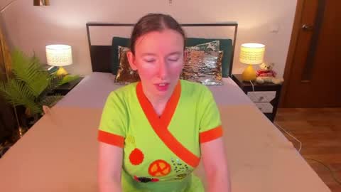 Snapshot of catherinewalls chatting on 07/11/26, 01:41 Catrin online show from 07/11/26, 01:41