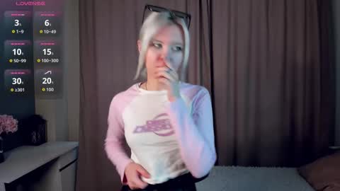 Mia online show from 03/09/26, 11:03