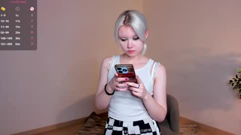 Snapshot of cathiearzabala chatting on 05/15/26, 11:06 Mia online show from 05/15/26, 11:06