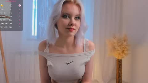 Snapshot of cathiearzabala chatting on 05/25/26, 11:05 Mia online show from 05/25/26, 11:05