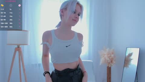 Snapshot of cathiearzabala chatting on 05/27/26, 01:13 Mia online show from 05/27/26, 01:13
