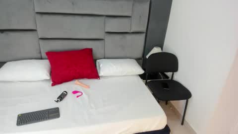 Catleya online show from 12/15/25, 12:09