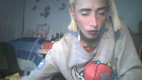 Snapshot of catrina_love chatting on 12/17/25, 10:27 catrina online show from 12/17/25, 10:27