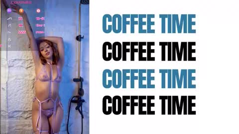 catti_brie_ online show from 11/21/25, 11:42