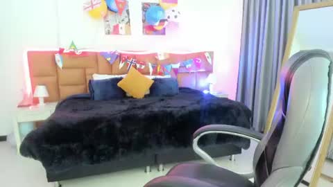 catti_brie_ online show from 07/08/26, 11:37
