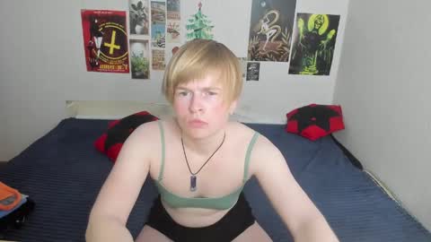 cattie_w_ online show from 04/22/26, 01:08