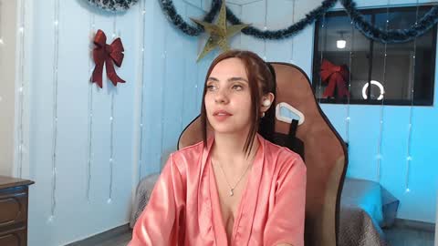 Snapshot of cattleya069 chatting on 12/21/24, 06:19  Cattleya you can tell me Leya too.     online show from 12/21/24, 06:19