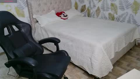 Cattleya online show from 04/24/26, 03:47