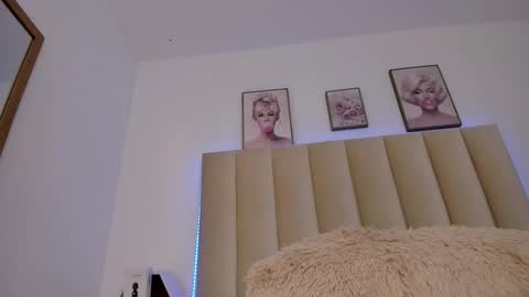 catvalentinee_ online show from 10/31/25, 09:43