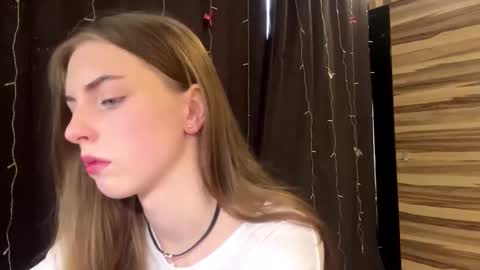 Snapshot of caylakimbro chatting on 03/05/26, 07:26 Polly online show from 03/05/26, 07:26