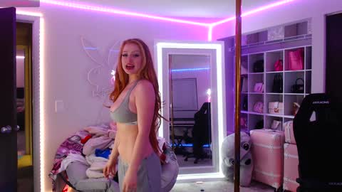 Snapshot of ccinnamon chatting on 01/30/25, 03:00 Ccinnamon online show from 01/30/25, 03:00