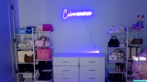 Snapshot of ccinnamon chatting on 10/17/25, 12:14 Ccinnamon online show from 10/17/25, 12:14