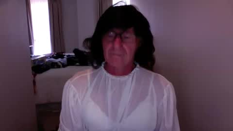 Snapshot of cdelle chatting on 02/09/25, 02:06 Elle online show from 02/09/25, 02:06