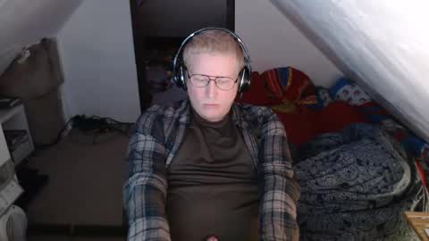 Snapshot of cebas chatting on 03/04/25, 01:17 cebas online show from 03/04/25, 01:17