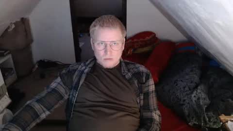 Snapshot of cebas chatting on 03/10/25, 08:04 cebas online show from 03/10/25, 08:04