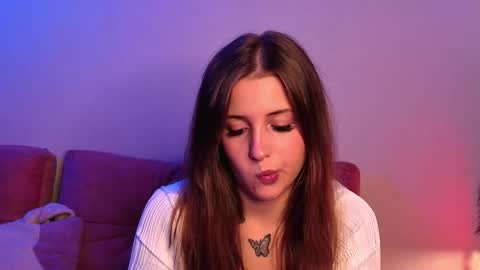 Snapshot of ceceliapidcock chatting on 10/22/25, 07:35 Lina online show from 10/22/25, 07:35