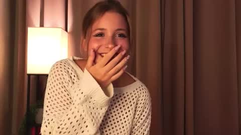 Snapshot of ceceliapidcock chatting on 11/23/25, 07:24 Lina online show from 11/23/25, 07:24