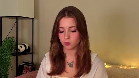 Snapshot of ceceliapidcock chatting on 12/13/25, 07:53 Lina online show from 12/13/25, 07:53