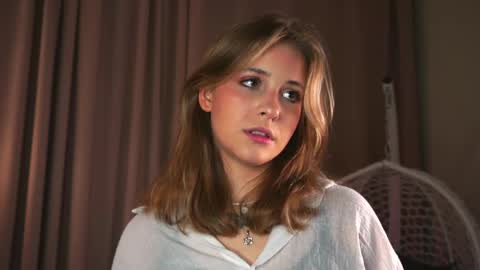 Lina  online show from 05/02/26, 07:30