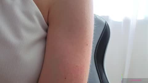 Josie Manesi online show from 06/05/26, 06:52