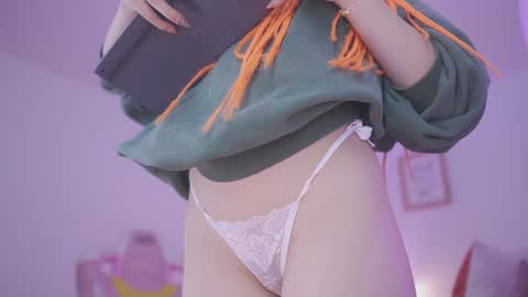 Snapshot of celeste_blazze chatting on 01/13/25, 07:42 Celeste online show from 01/13/25, 07:42