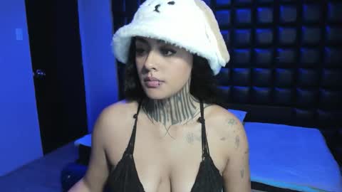 celeste owen18 online show from 11/22/25, 03:16