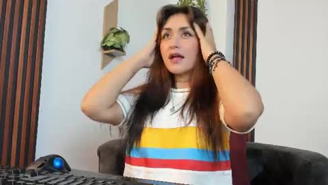 Snapshot of celeste_rodriguez_ chatting on 06/18/26, 04:24 online show from 06/18/26, 04:24