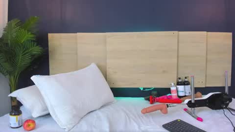 celeste_smmith_ online show from 02/13/25, 11:37