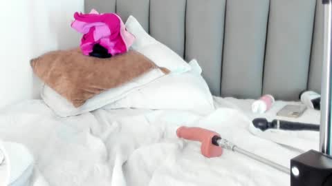 celeste_smmith_ online show from 02/25/25, 09:31