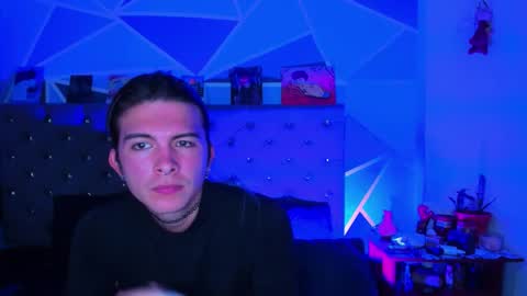 I am Valentinn online show from 11/18/25, 01:55