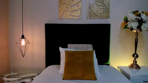 Celeste Quenn online show from 04/21/26, 12:00