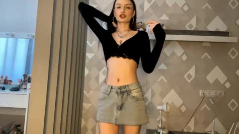 Snapshot of celinaimmel chatting on 05/05/26, 07:16 Eva online show from 05/05/26, 07:16