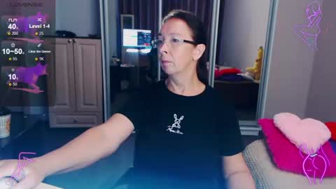 Snapshot of celine_faer1 chatting on 06/24/26, 01:48 Celine online show from 06/24/26, 01:48