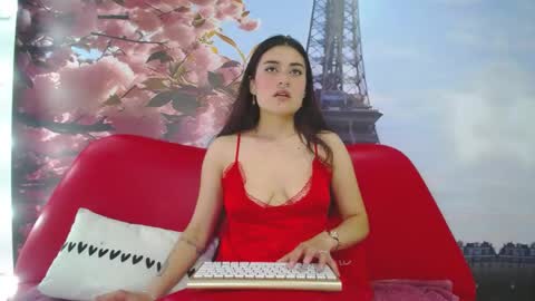 Snapshot of celine_visconti chatting on 04/28/26, 02:33 online show from 04/28/26, 02:33
