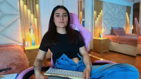 Snapshot of celine_visconti chatting on 04/30/26, 09:52 online show from 04/30/26, 09:52