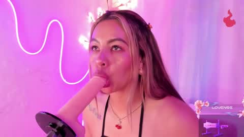 Hello guys my name is Sofi and Lizzie and  Vanessa online show from 10/02/25, 02:29