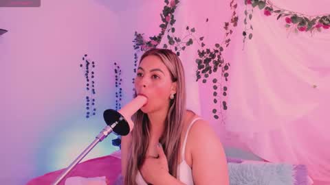 Hello guys my name is Sofi and Lizzie and  Vanessa online show from 11/08/25, 03:12