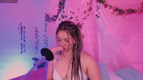 Hello guys my name is Sofi and Lizzie and  Vanessa online show from 11/09/25, 03:16