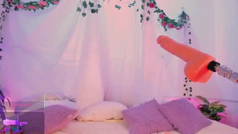 Hello guys my name is Sofi and Lizzie and  Vanessa online show from 12/17/25, 09:10